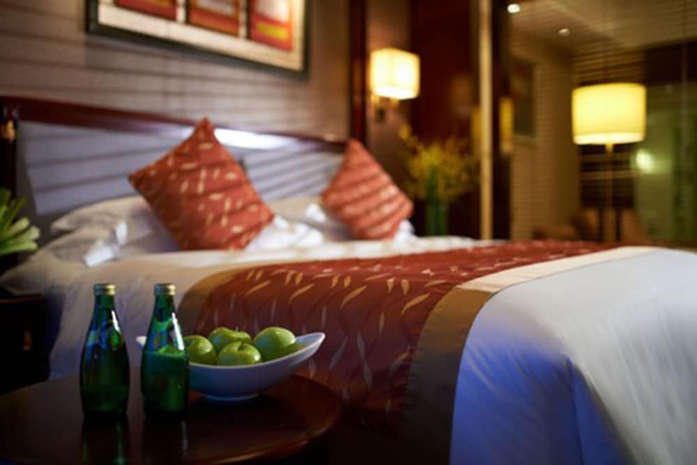 Standard Room, 1 King Bed, Non Smoking - Photo 4