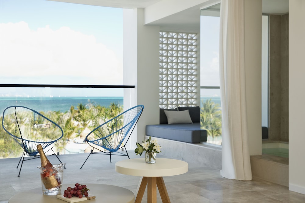 FREE UPGRADE TO FINEST CLUB JUNIOR SUITE OCEAN VIEW
