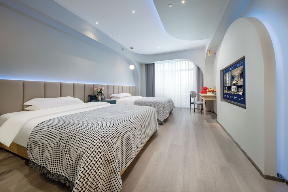 Comfort Twin Room, City View