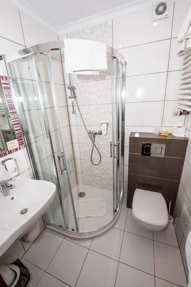 Standard Twin Room - Photo 12