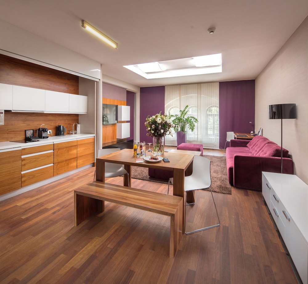 Executive Suite - Photo 1