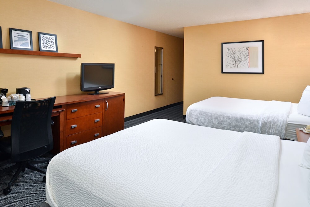 Room, 2 Queen Beds - Photo 3