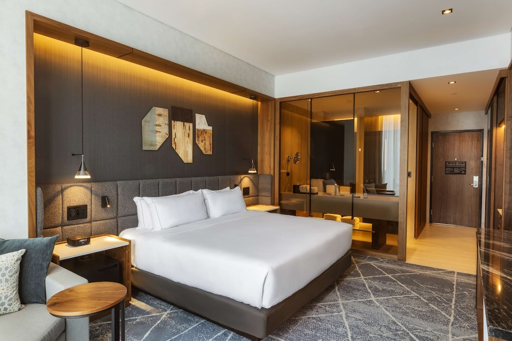 Suite, 1 King Bed - Photo 2