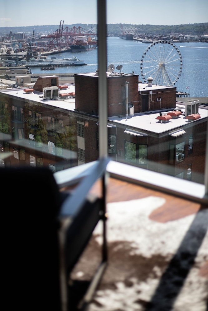 Suite (Thompson, South) photo 2