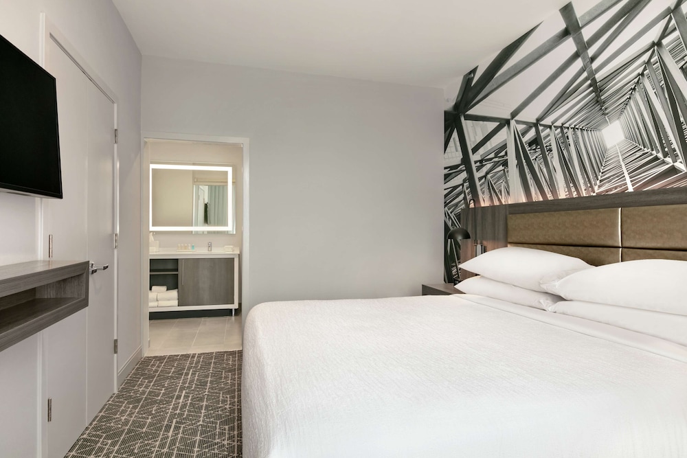 Suite, 1 King Bed, Non Smoking - Photo 2