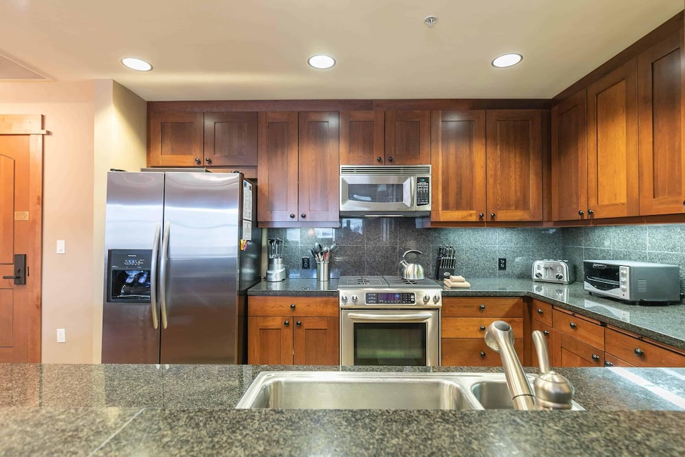 2 Bedroom - Catamount Lodge 201 photo 3