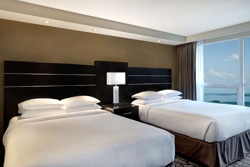 2 Queen Beds Premium with Sofa Bed and view of Niagara Falls & American Falls