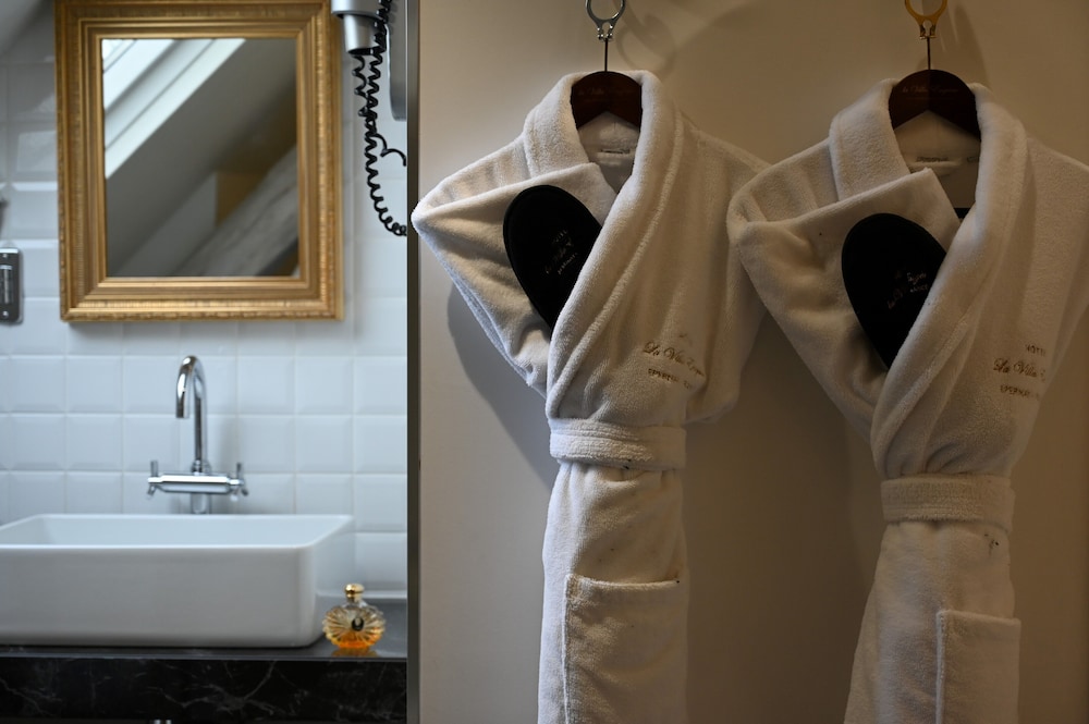 Superior Double Room, Private Bathroom - Photo 14