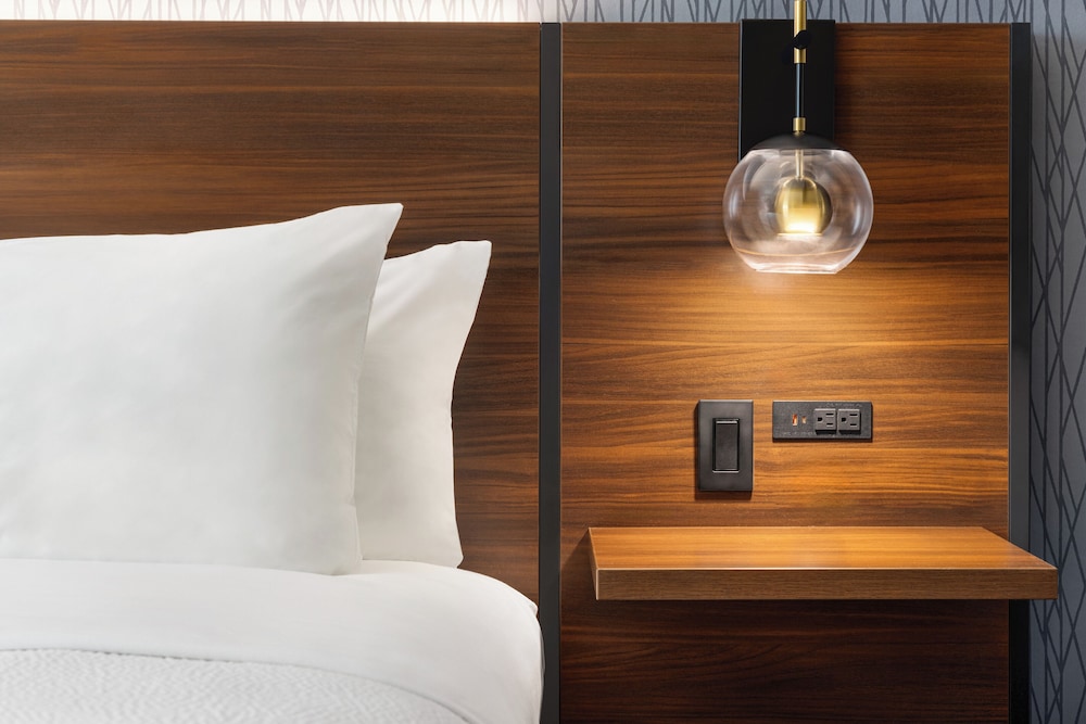 Suite, 1 Bedroom - Photo 2