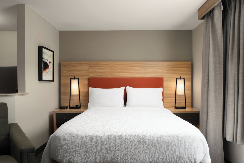 Studio, 1 Queen Bed, Accessible Bathtub (Communications, Mobility) - Photo 7