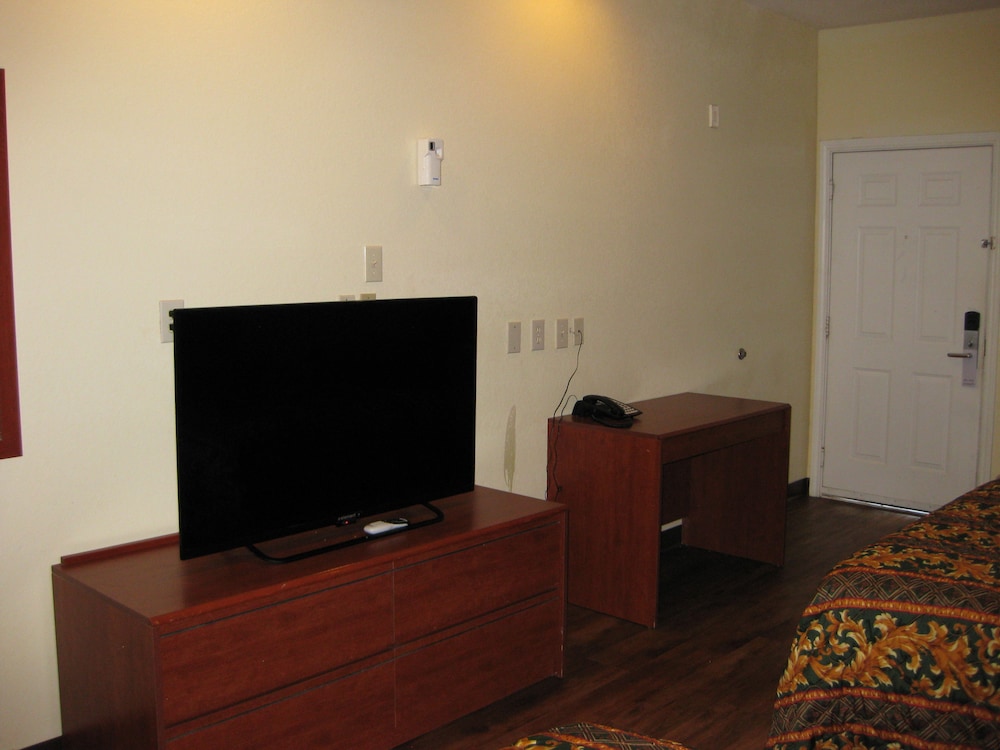 Deluxe Room, 1 King Bed, Smoking photo 1