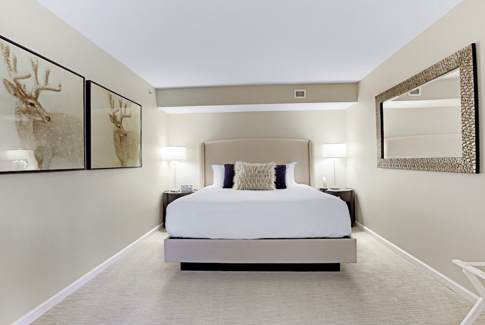 Junior Suite, 1 Queen Bed (Premier) - Photo 3