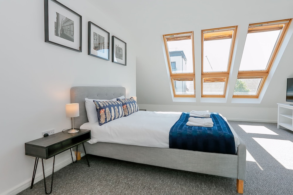Deluxe Townhome, Multiple Beds photo 3