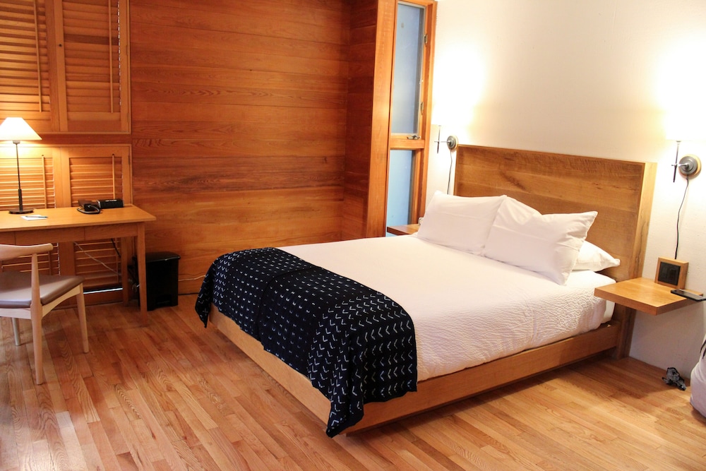 Grand Room, 1 Queen Bed - Photo 2