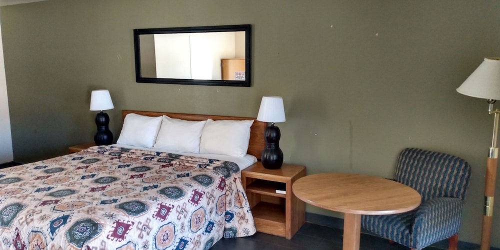 Deluxe Room, 1 King Bed (Second Floor) photo 2