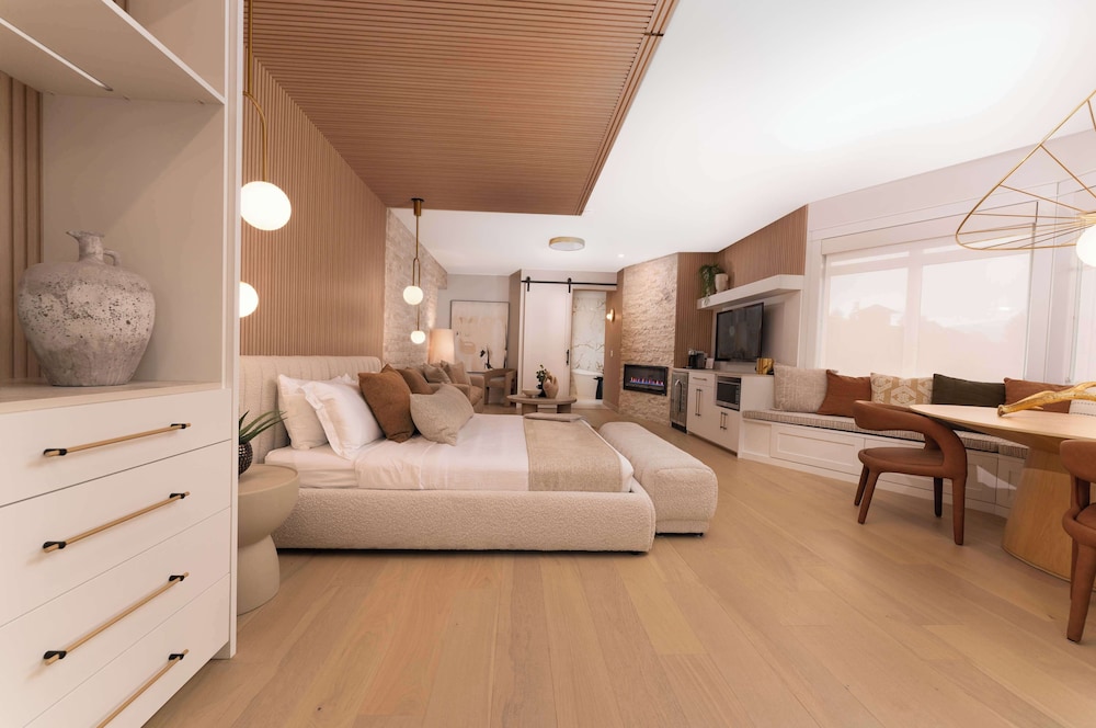 Suite, 1 King Bed, Non Smoking, Balcony (Theme Room;Larger Room) photo 2