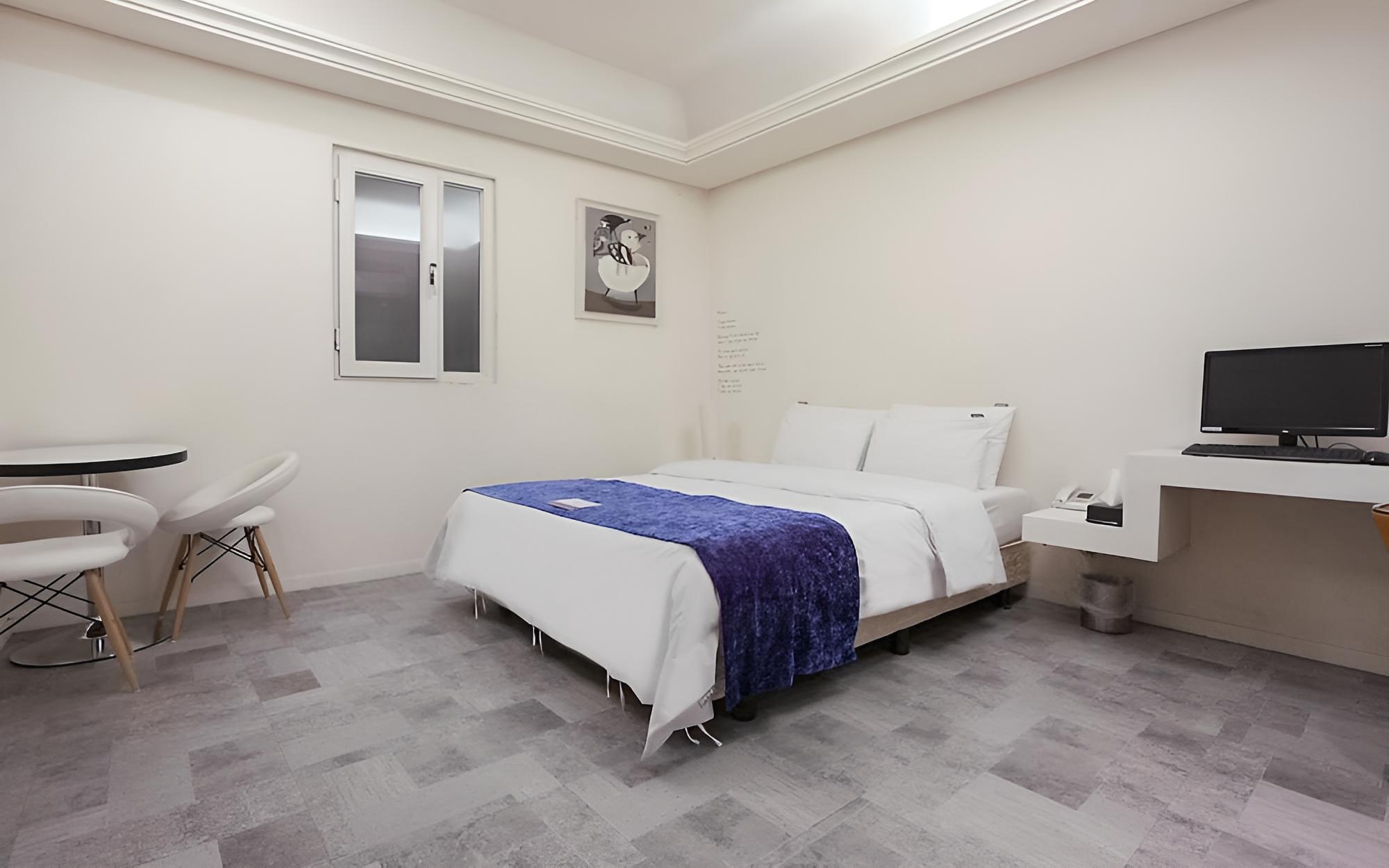 Room (Event Room (Non-Smoking) (Parking Ava)