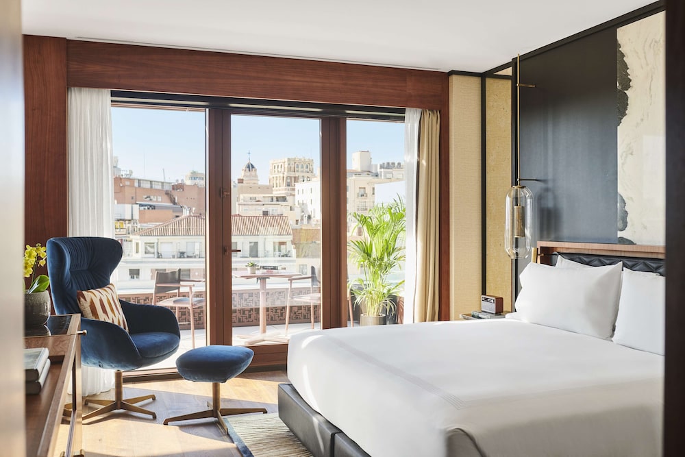 Suite, Terrace, Corner