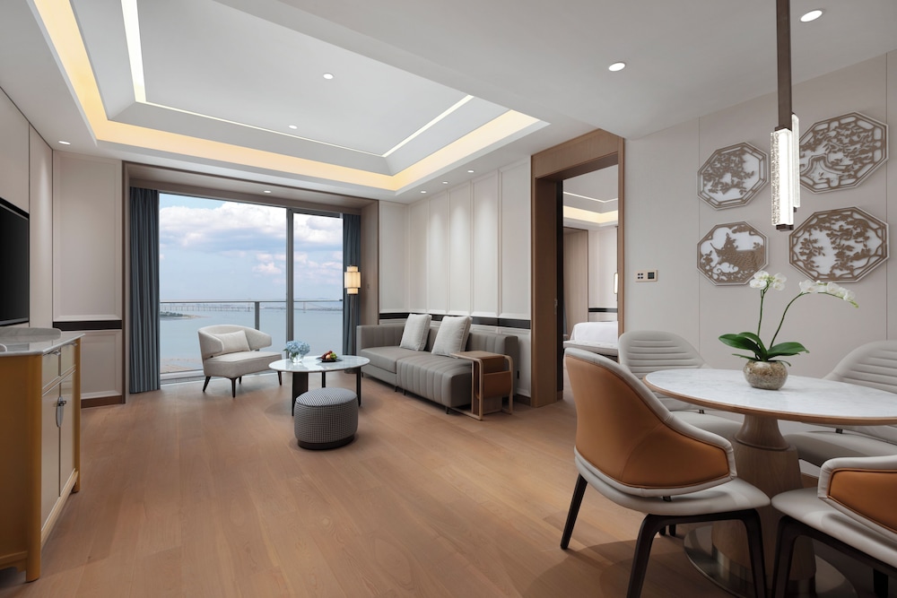 Executive Studio Suite, Bay View