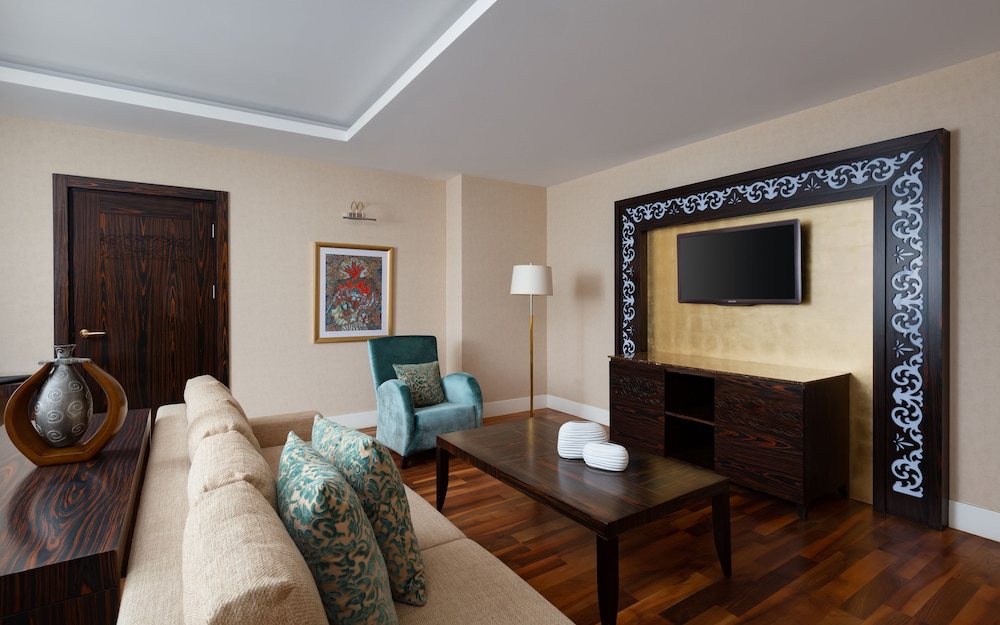 Family Suite (Free City Shuttle) photo 1
