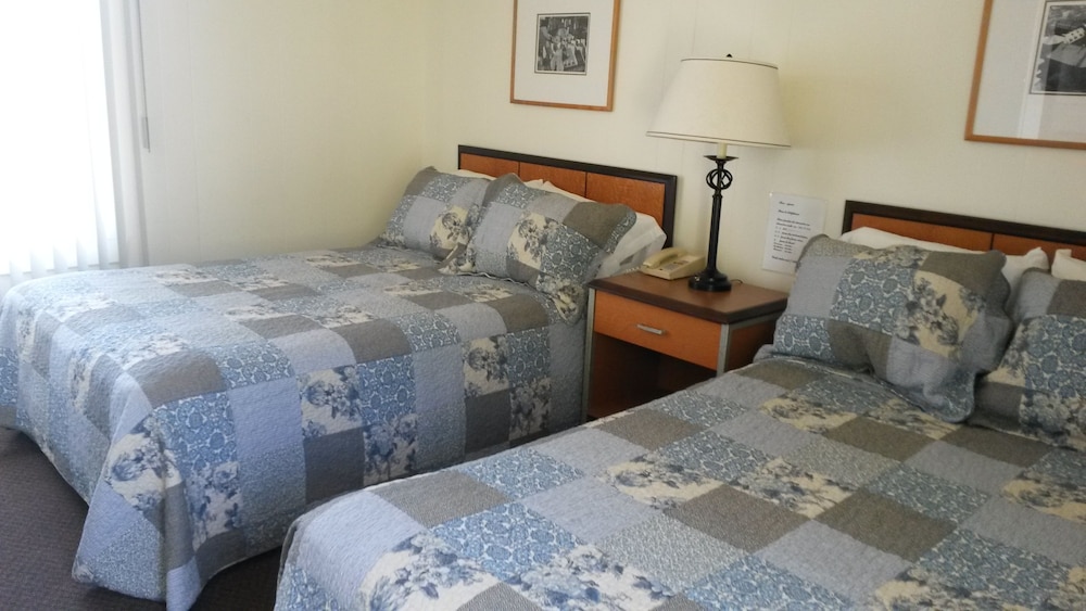 Standard Room, 2 Double Beds, Mountain View photo 2