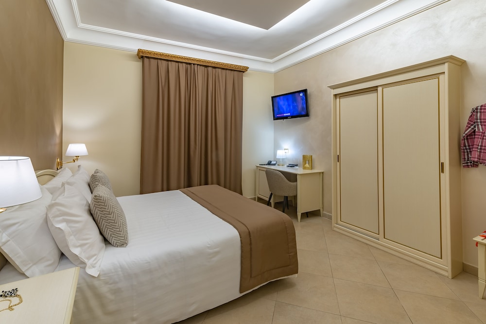 Family Room, City View (201) - Photo 8