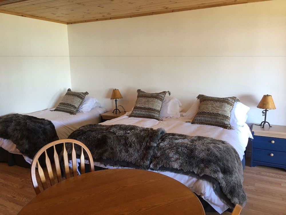 Studio Suite, Lake View