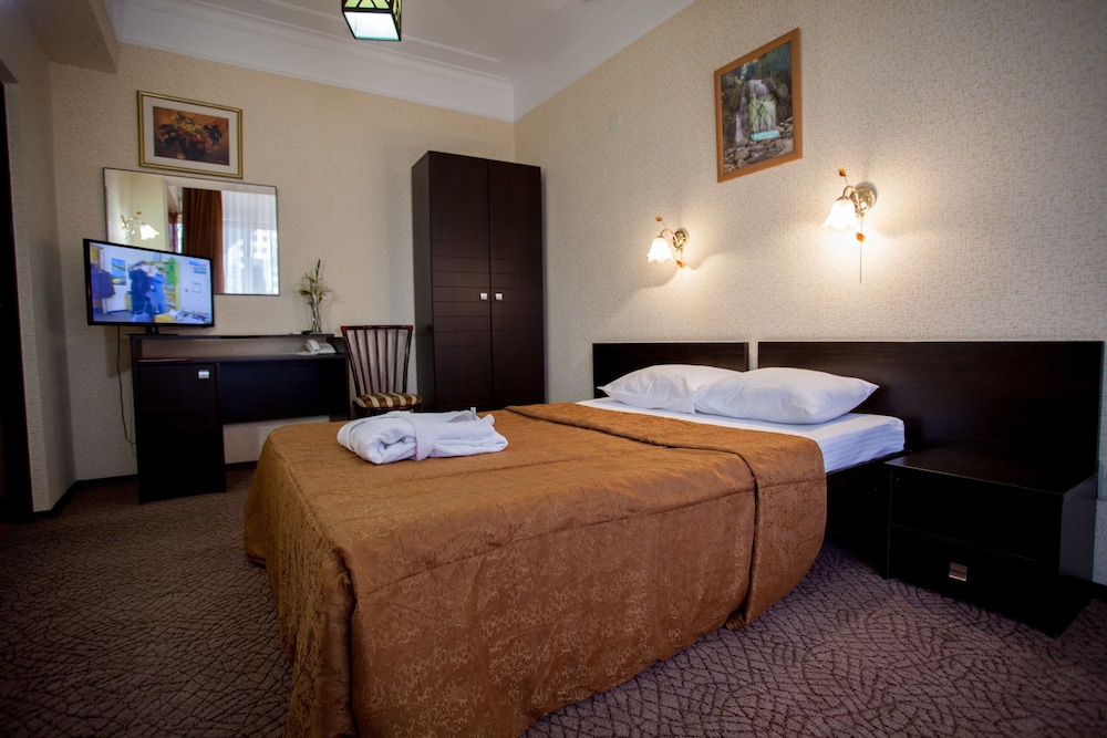 Standard Double or Twin Room photo 3