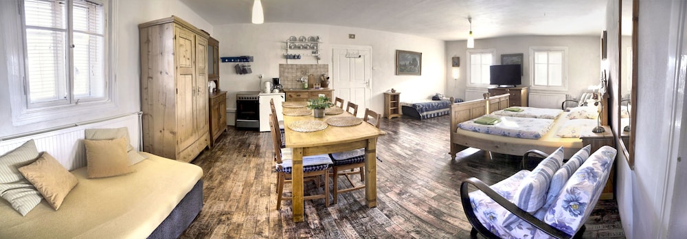 Deluxe Suite