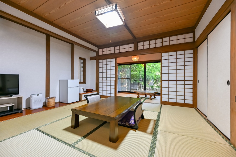 Japanese-style Quadruple Room, Garden View