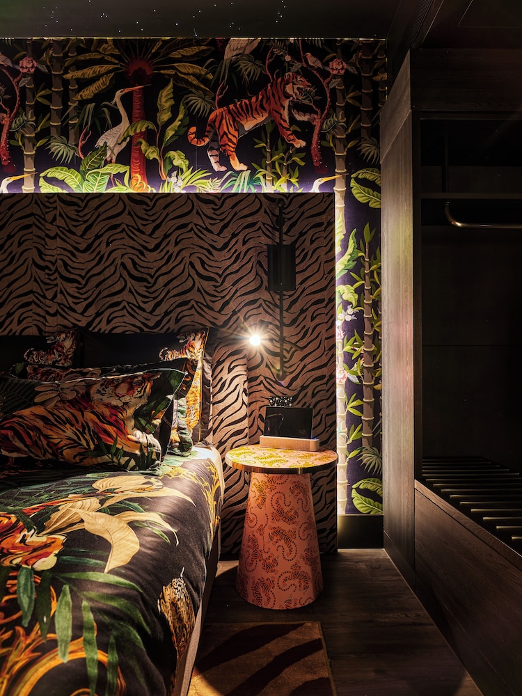 Tiger Room photo 1