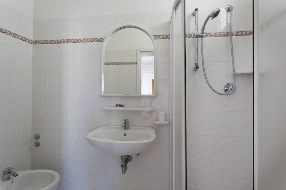 Basic Double Room, 1 Double Bed - Photo 2