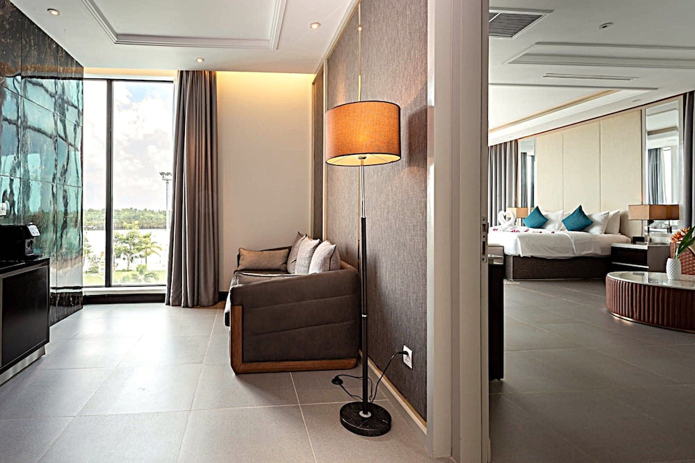 Junior Suite, Pool View - Photo 3