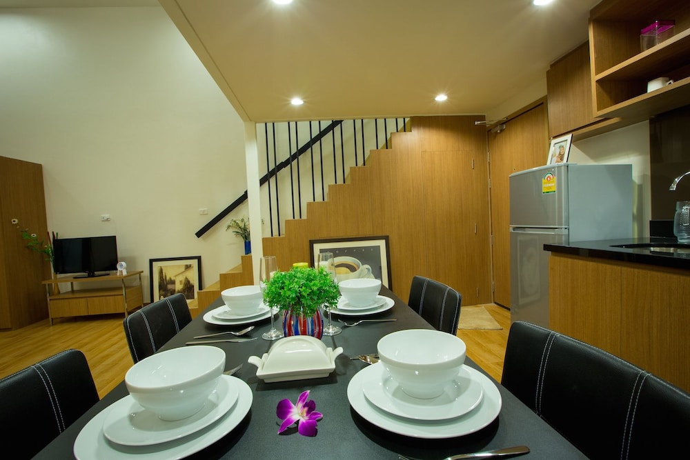 Duplex, 1 King Bed, Non Smoking, Kitchen photo 3