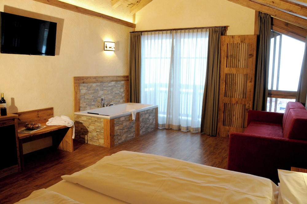 Exclusive Double or Twin Room photo 2