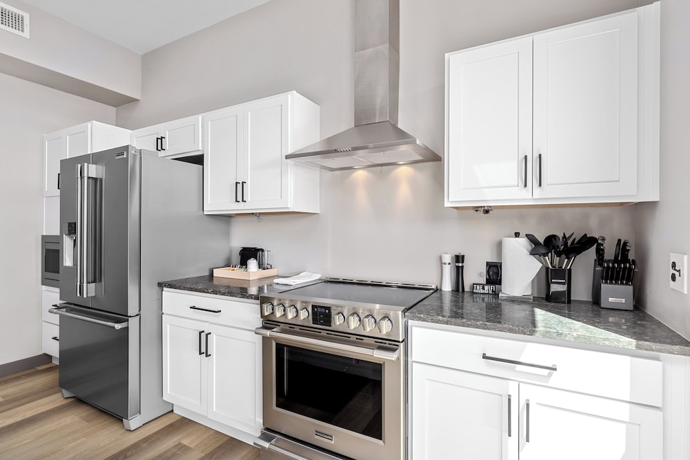 Suite, 2 Bedrooms, Mobility Accessible (Communications) - Photo 13