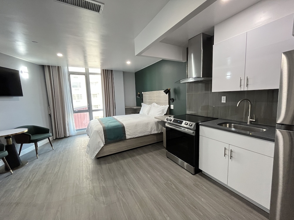 Deluxe Studio Suite photo 1