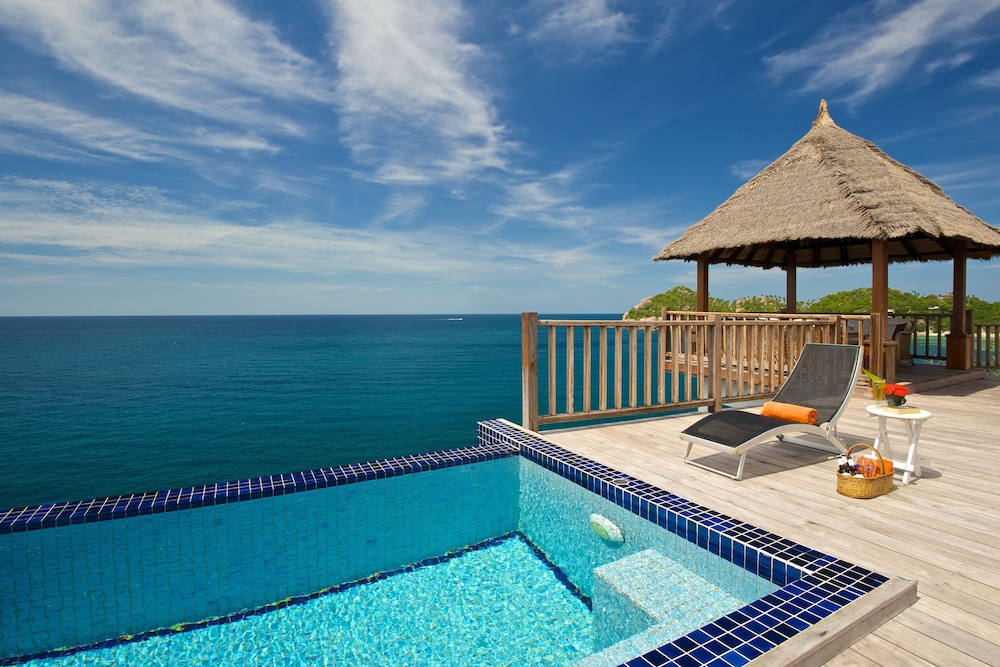 C6 Four-Bedroom Villa Sea Front
