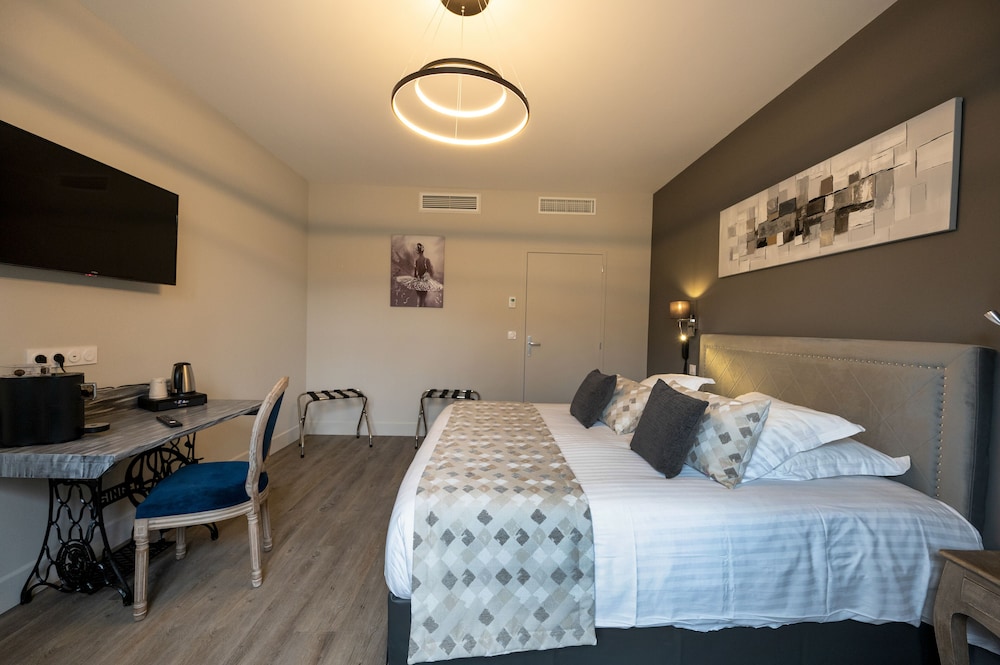Executive Room - Photo 1