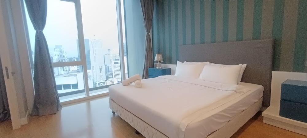 Basic Apartment, City View