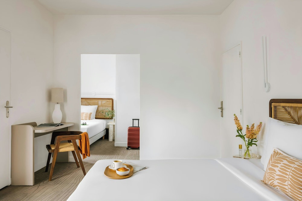 Suite, Balcony