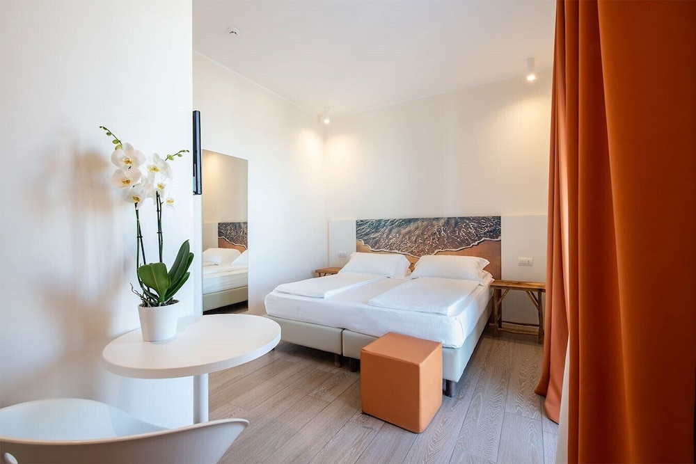 Superior Double or Twin Room, Balcony, Partial Sea View photo 1