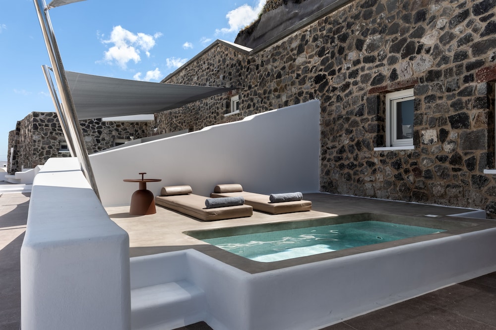 Cave Suite with Jacuzzi - Photo 6