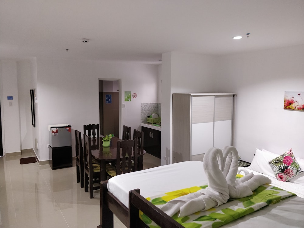 Family Studio Suite, Kitchenette, Courtyard View photo 1