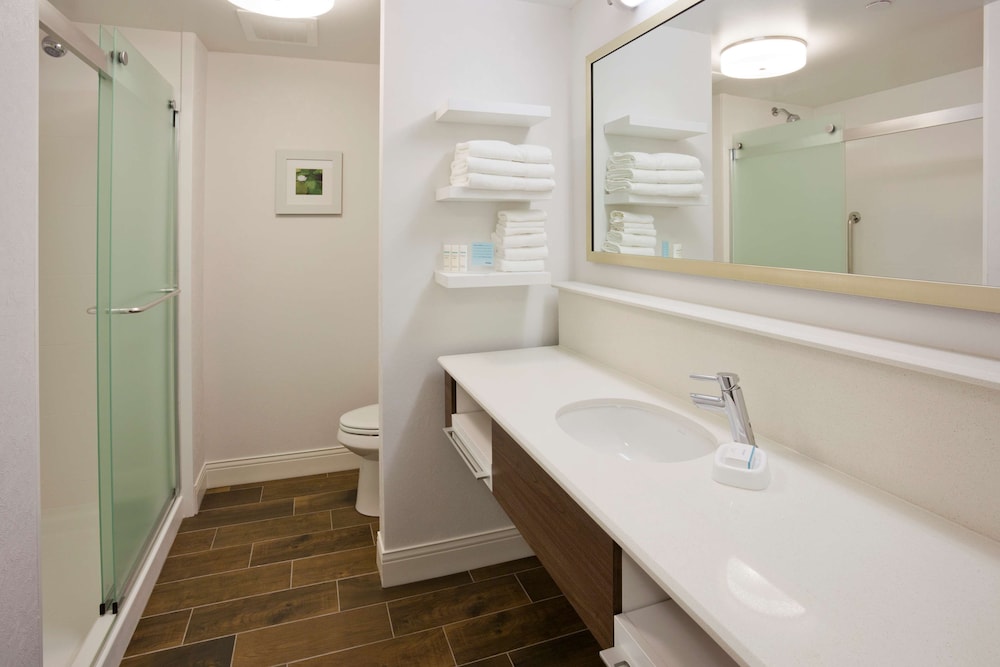 Room, 2 Queen Beds, Accessible, Non Smoking