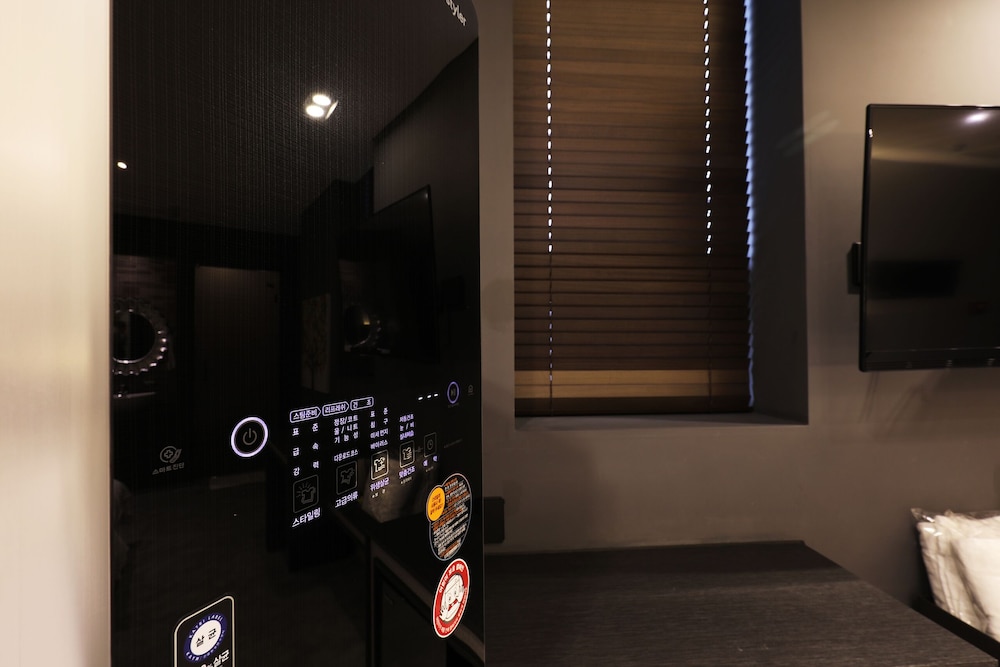 Deluxe Twin Room (No Breakfast) - Photo 8