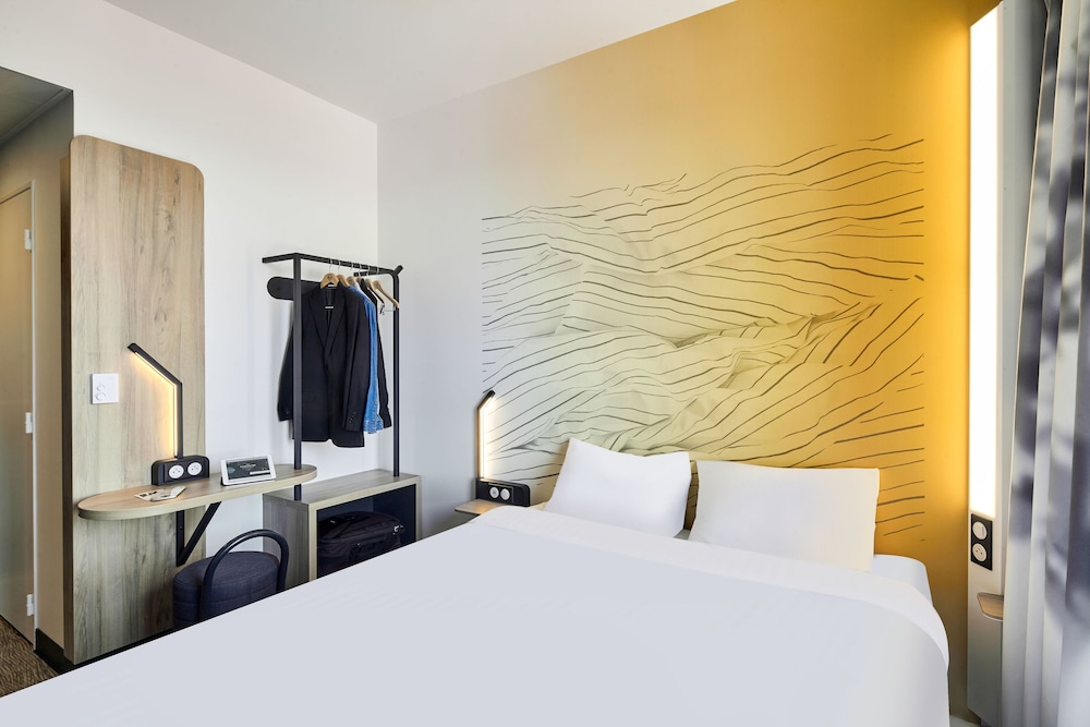 Double Room, Non Smoking - Photo 6