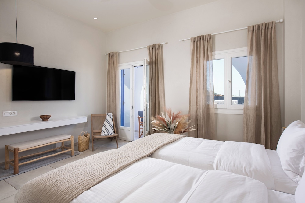 Comfort Room, Pool View - Photo 11