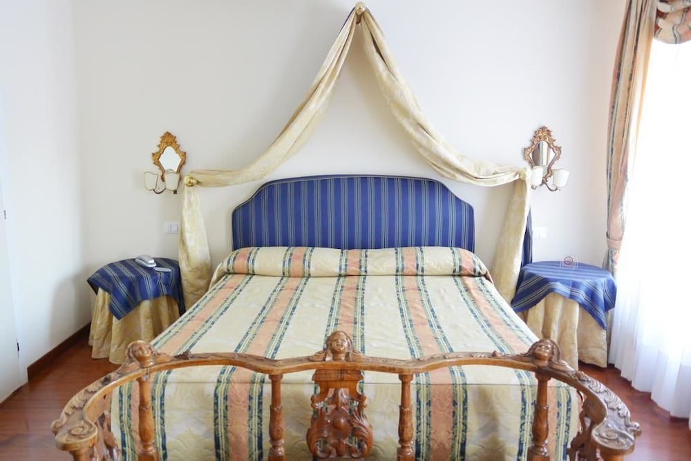 Basic Room, 1 Large Twin Bed photo 3