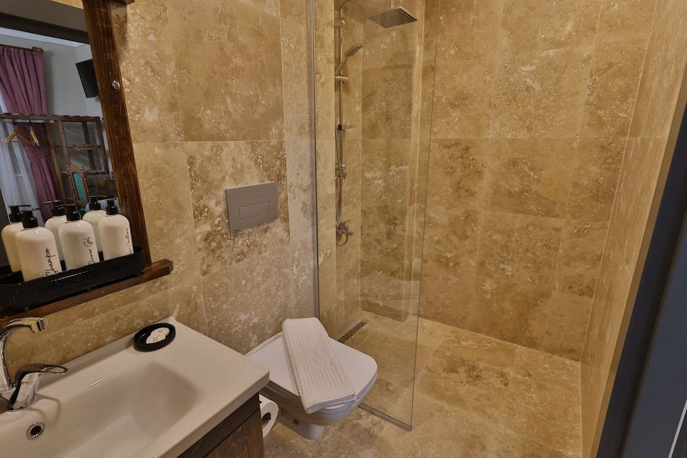 Junior Double or Twin Room, Garden View photo 3